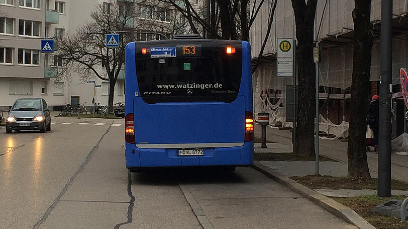 Die Haltestelle Maillingerstraße an der Lazarettstraße.