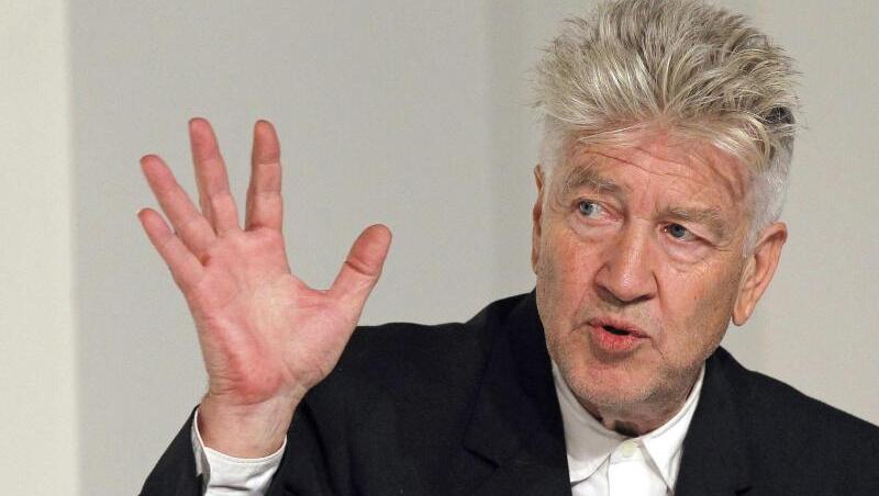 David Lynch ist ziemlich beschäftigt. David Lynch ist ziemlich beschäftigt.