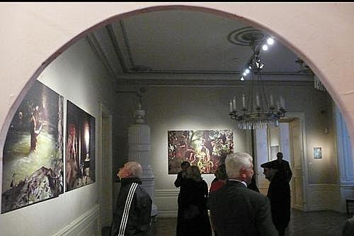 Barocker Rahmen für zeitgenössische Kunstbegegnung: das Prager Clam-Gallas-Palais &ndash; hier der Blick aus Pirko Schröders Duschraum.