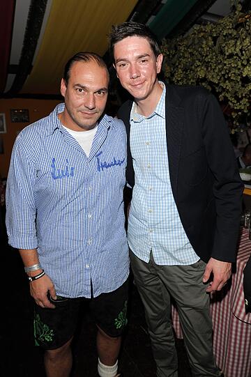 Sebastian Buntkirchen, Geschäftsführer der Manuel Neuer Kids Foundation, durfte da nicht fehlen. Im Bild: Buntkirchen (r.) mit Managing Director Dieter Pilz.