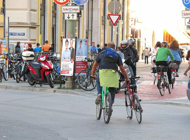 Im Sommer radelt der Münchner gern - vor allem an die Isar!