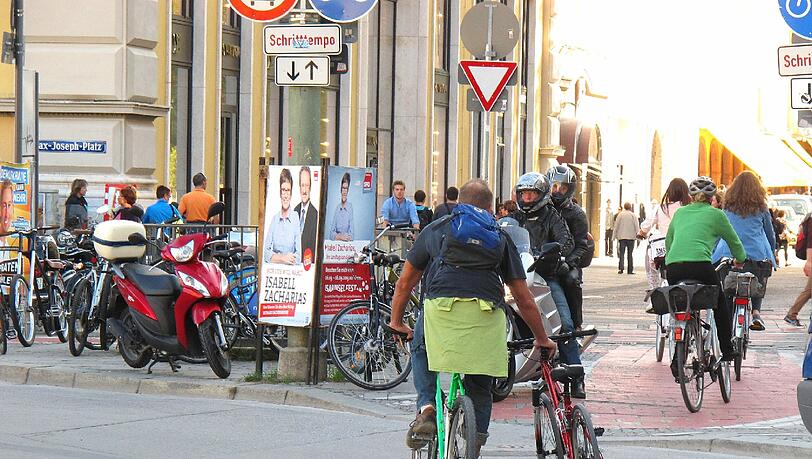Im Sommer radelt der Münchner gern - vor allem an die Isar! Im Sommer radelt der Münchner gern - vor allem an die Isar!