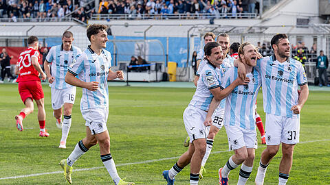 Da musste Frust raus! Die Löwen jubelten nach dem Treffer von Thore Jacobsen ausgelassen vor der Westkurve.