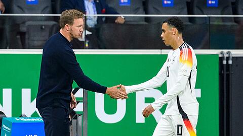 Julian Nagelsmann muss noch warten, bis er Jamal Musiala wieder im Kreis der Nationalmannschaft begrüßen kann. (Archivbild) Julian Nagelsmann muss noch warten, bis er Jamal Musiala wieder im Kreis der Nationalmannschaft begrüßen kann. (Archivbild)