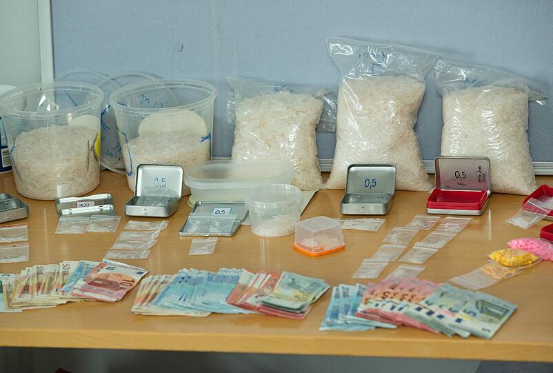 Neben überwiegend Kokain stellten die Ermittler auch 1,5 Kilogramm Marihuana im Verkaufswert von zusammen rund 60 000 Euro sicher. (Symbolbild)