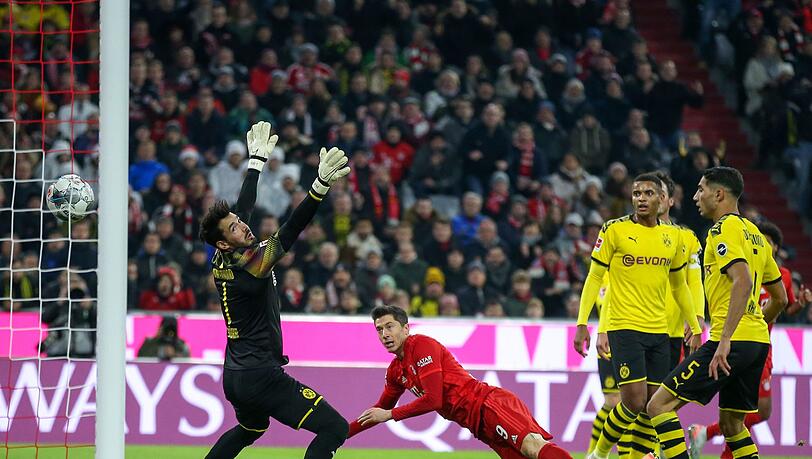 Gala gegen den Rivalen: Der FC Bayern um Robert Lewandowski besiegt Dortmund am 9. November mit 4:0. Gala gegen den Rivalen: Der FC Bayern um Robert Lewandowski besiegt Dortmund am 9. November mit 4:0.