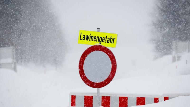 Straßensperrung: Meteorologen erwarten in Österreich weitere Schneemassen und damit eine Verschärfung der Lawinengefahr. Straßensperrung: Meteorologen erwarten in Österreich weitere Schneemassen und damit eine Verschärfung der Lawinengefahr.