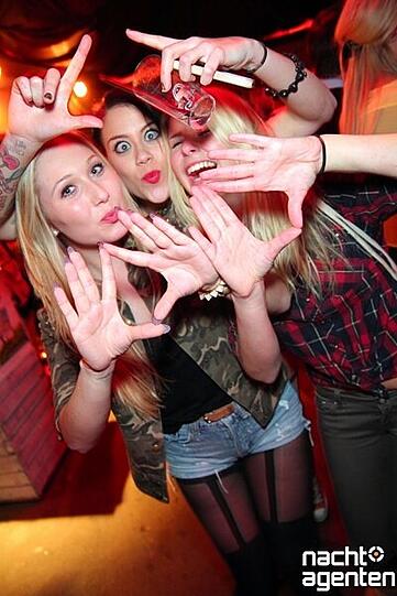 Zum 13 jährigen Bestehen der  Nachtgalerie ließ Erotikstar Maria Mia am Samstag alle Hüllen fallen. : "Malle live vs Party Pornös" war das Motto der zweitätigen Festlichkeiten. Noch mehr Fotos gibt es hier www.nachtagenten.de.