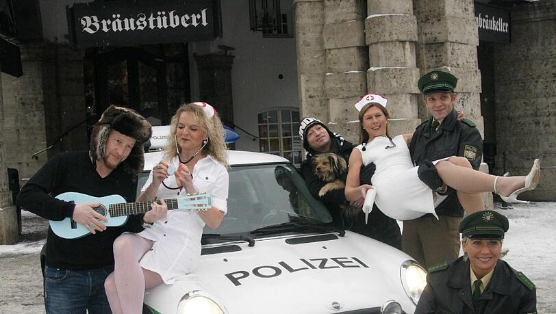 Polizisten, Feuerleute und Krankenschwestern (echte wie falsche) - am Samstag steigt der "Blaulichtfasching" im Löwenbräukeller.