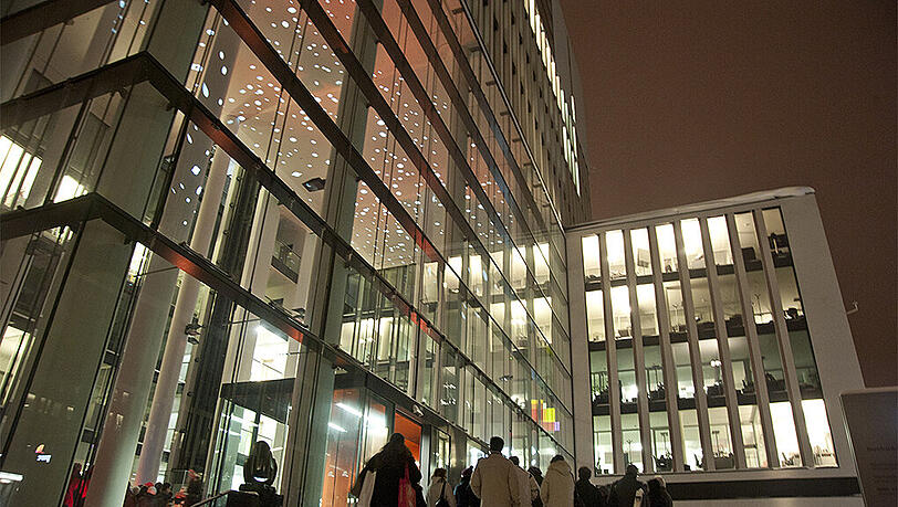 Am 23. Januar 2015 können alle Interessierten Münchens Architektur im nächtlichen Flair erleben. Besucht werden können bis zu 50 Gebäude aus den verschiedensten Bereichen, die sich über elf Routen verteilen.