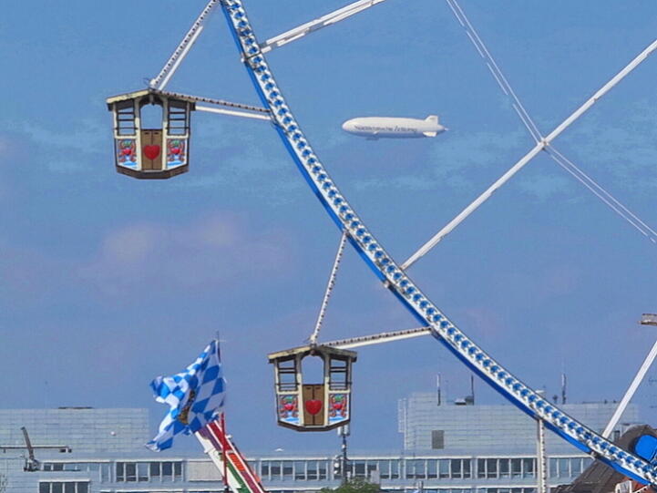 Kram und Kurioses: So sah es am Freitag auf der Theresienwiese aus.