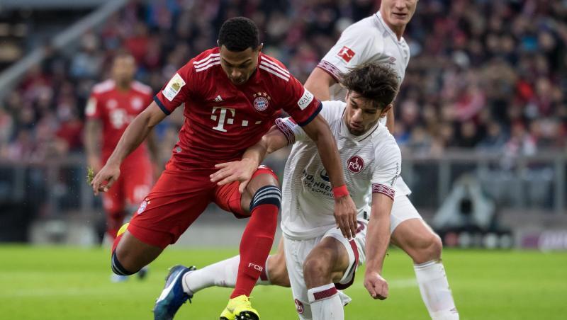 Münchens Serge Gnabry und Nürnbergs Paul Will (l-r.) kämpfen um den Ball. Foto: Sven Hoppe Münchens Serge Gnabry und Nürnbergs Paul Will (l-r.) kämpfen um den Ball. Foto: Sven Hoppe