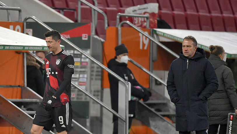 Robert Lewandowski musste in Augsburg vorzeitig ausgewechselt werden.