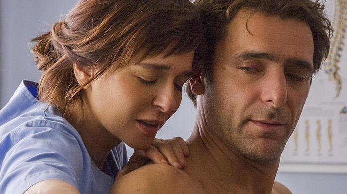 Liebe macht sehend: Valeria Golino als blinde Osteopathin und Adriano Giannini als bindungsscheuer Werbegrafiker.