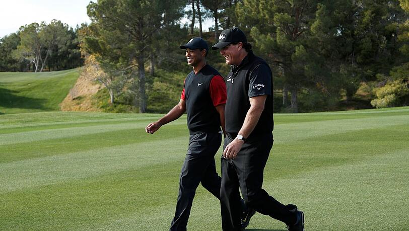 Phil Mickelson (r) und Tiger Woods bei einem Turnier in Las Vegas im Jahr 2018.