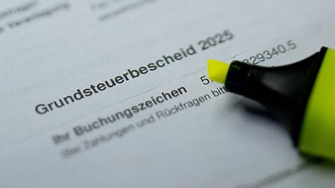 Die neue Berechnungsmethode der Grundsteuer bittet viele Eigentümer stärker zur Kasse als bislang. Mit Hilfe von Rechtsanwälten und Steuerberatern lässt sich überprüfen, ob bei der Berechnung ein Fehler unterlaufen ist.