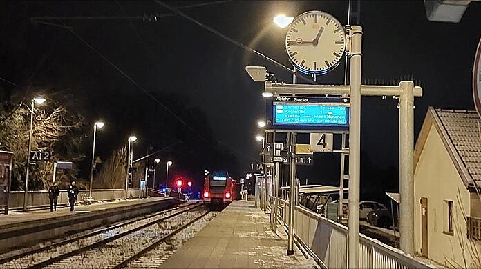 An dieser Haltestelle ist der 50-Jährige am späten Freitagabend verunglückt.