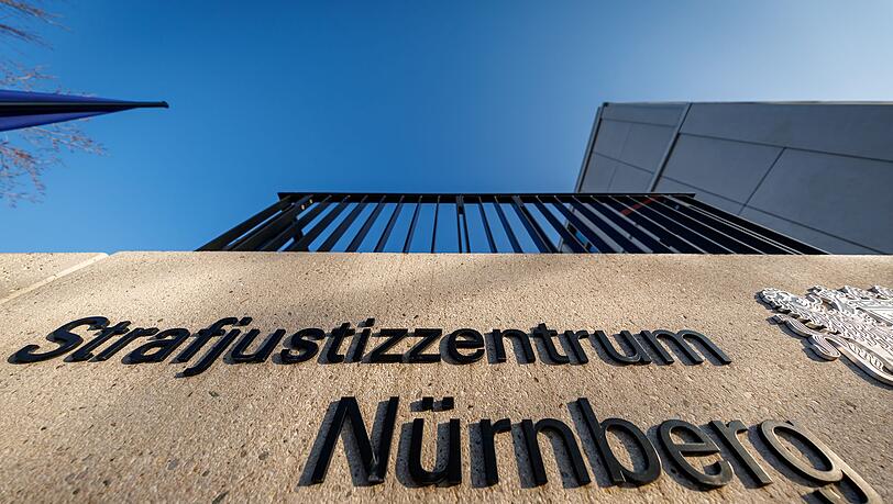 Nach dem Mord an seiner Ehefrau muss ein Rentner ins Gef&auml;ngnis. Das Landgericht N&uuml;rnberg-F&uuml;rth verurteilte ihn zu neun Jahren Haft.