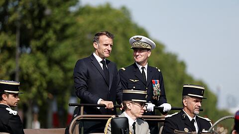 Pr&auml;sident Macron nahm zum Ende seiner zweiten Amtszeit die Parade zum Nationalfeiertag zum zehnten und letzten Mal ab.