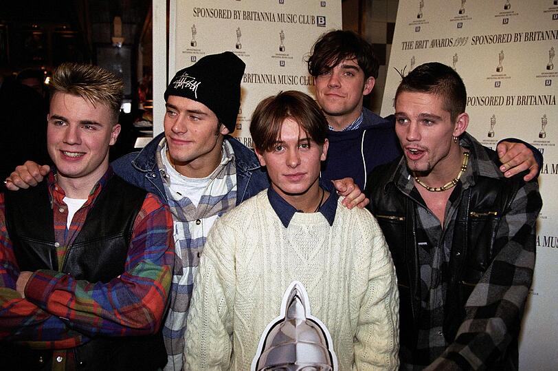 1992: Zusammen mit Gary Barlow, Jason Orange, Mark Owen und Howard Donald erlebt er den gigantischen Erfolg von Take That. Die Fünf werden zur kommerziell erfolgreichsten Boygroup der 90er Jahre. Zwischen 1992 und 1995 landen die Jungs neun Nummer-1-Hits.