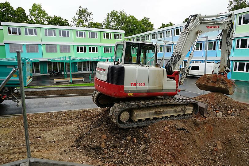 Viele Schulen müssen zurzeit wegen der Schulbau-Offensive in solche Container-Pavillions umziehen. Wegen Sicherheitsmängeln wurden am Donnerstag zwei Gebäude vom Baureferat gesperrt.