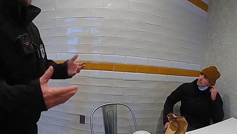 Mutmaßlicher Mörder Luigi Mangione wird im Fast-Food-Restaurant gefasst Mutmaßlicher Mörder Luigi Mangione wird im Fast-Food-Restaurant gefasst