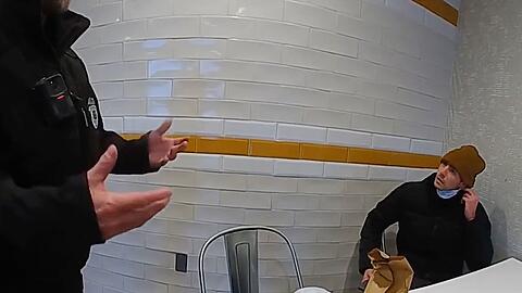 Mutma&szlig;licher M&ouml;rder Luigi Mangione wird im Fast-Food-Restaurant gefasst