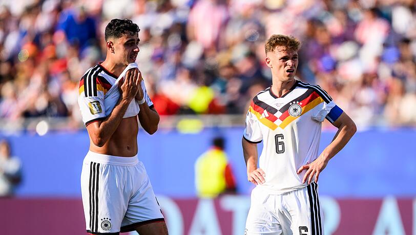 Aleksandar Pavlovic (l) und Joshua Kimmich nach dem WM-Aus: Auf Bayern-Spieler wird auch Jürgen Klopp beim Neuaufbau setzen. (Archivbild) Aleksandar Pavlovic (l) und Joshua Kimmich nach dem WM-Aus: Auf Bayern-Spieler wird auch Jürgen Klopp beim Neuaufbau setzen. (Archivbild)
