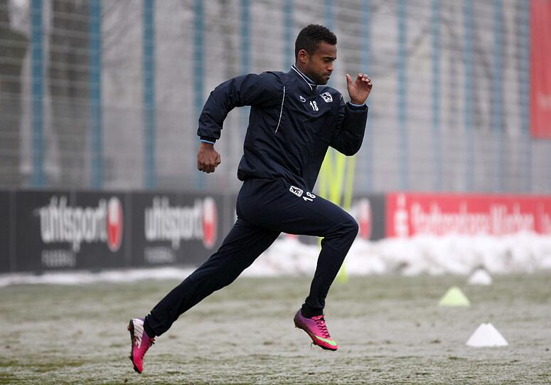 Neuzugang Ola Kamara beim Löwen-Training.