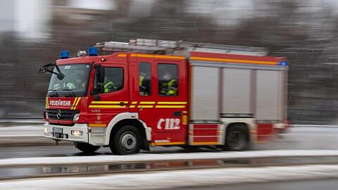 Der Küchenbrand konnte schnell gelöscht und ein Übergreifen der Flammen auf andere Wohnungen verhindert werden. (Symbolbild)