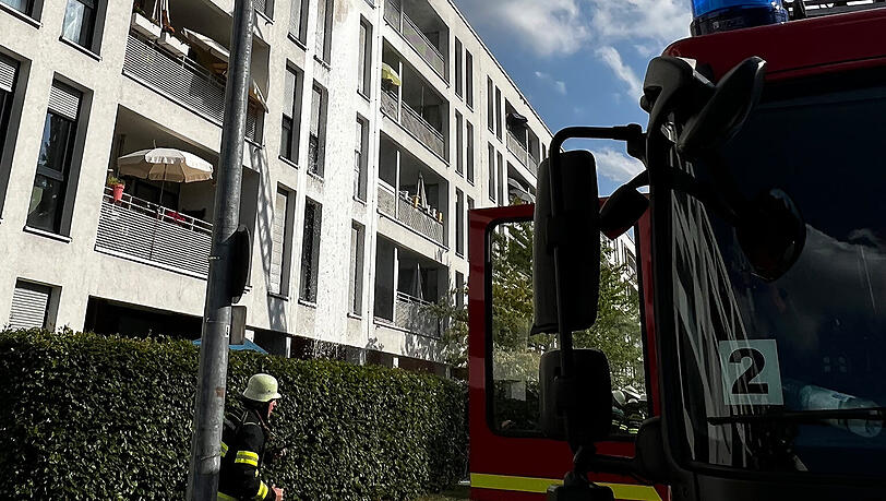 Die Feuerwehr war mit rund 50 Einsatzkräften vor Ort. Die Feuerwehr war mit rund 50 Einsatzkräften vor Ort.