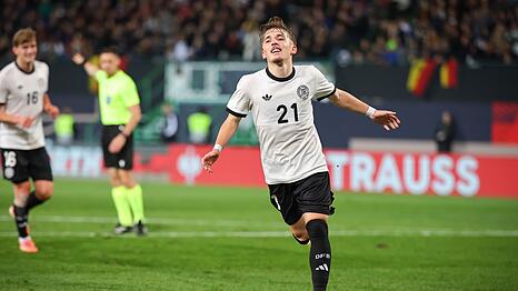 Lennart Karl trifft bei Debüt - singen will er offenbar nicht.