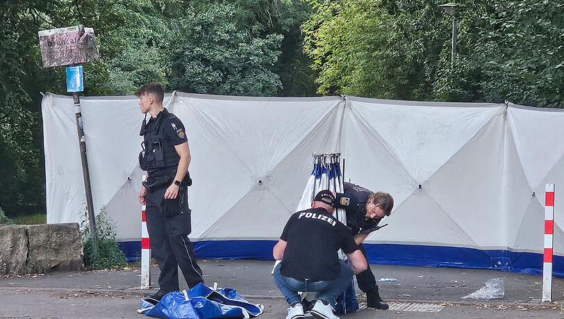 Nach einem Streit in Bremen starb ein Mann noch am Tatort. Nach einem Streit in Bremen starb ein Mann noch am Tatort.