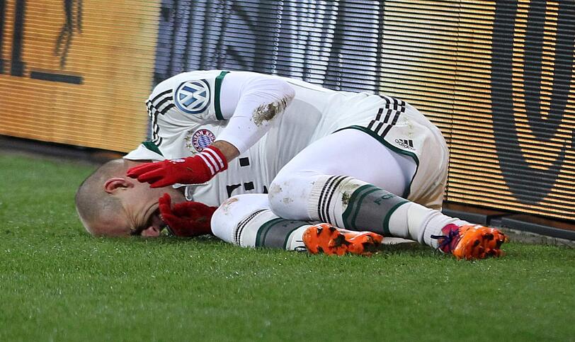 Das Foul an Arjen Robben in Bildern!
