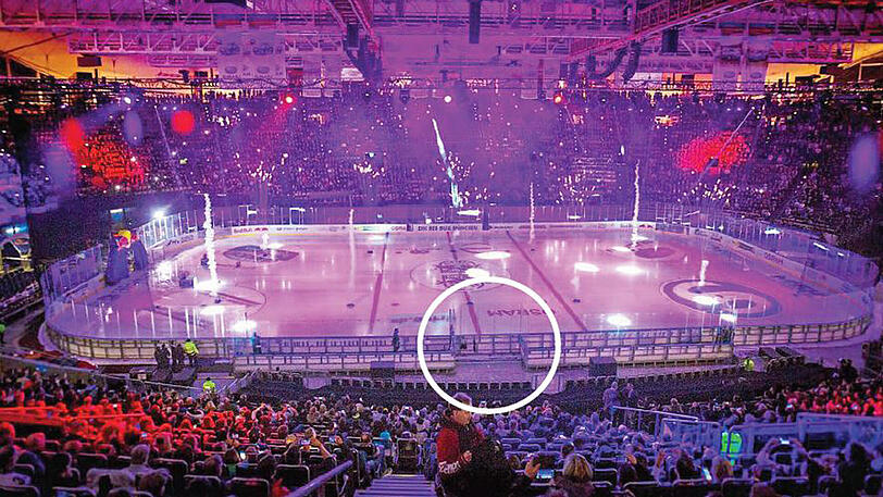 Die AZ verlost die besten Plätze beim Hockey-Halleluja (siehe Kreis) gegen die Eisbären Berlin.