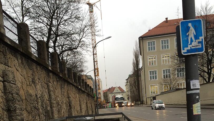 Die Grundschule liegt direkt am Giesinger Berg. Die Grundschule liegt direkt am Giesinger Berg.