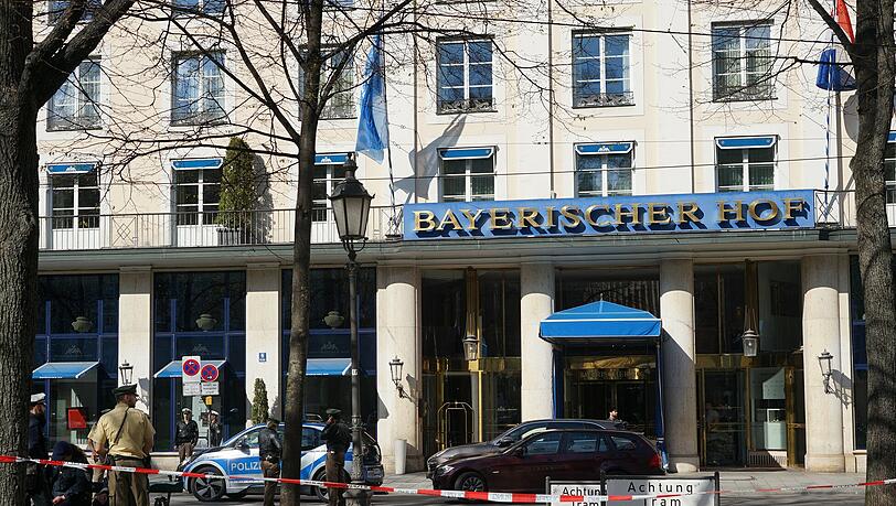 In der Raucherpause beklaut: Vor dem Bayerischen Hof klauten die Männer die Rolex. In der Raucherpause beklaut: Vor dem Bayerischen Hof klauten die Männer die Rolex.
