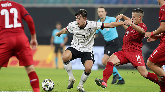 Florian Neuhaus zeigte gegen Tschechien eine starke Leistung.