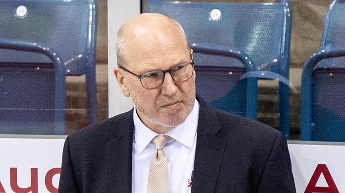 Grimmig, aber optimistisch was das CHL-Viertelfinale anbelangt: EHC-Coach Don Jackson.
