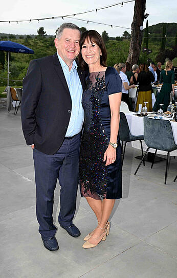 Erich Harsch (Geschäftsführer, Hornbach Holding AG / Hornbach-Baumarkt-AG) mit Frau Sabine auf dem Charity-Event "FCR EAGLES MASTERS TOSCANA 2024".