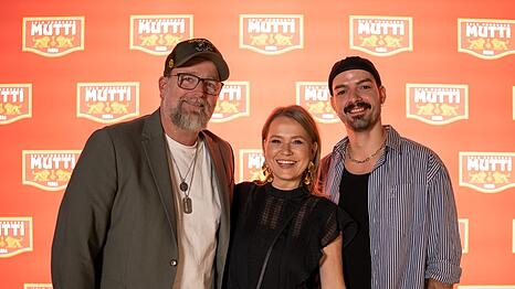 Brian Bojsen, Nova Meierhenrich und Manuel Struck (v.l.n.r.) auf dem immersiven Dinner-Event in Hamburg.