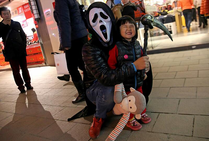 Weltweit feierten die Menschen Halloween. Wir zeigen die Gruseligsten Bilder!