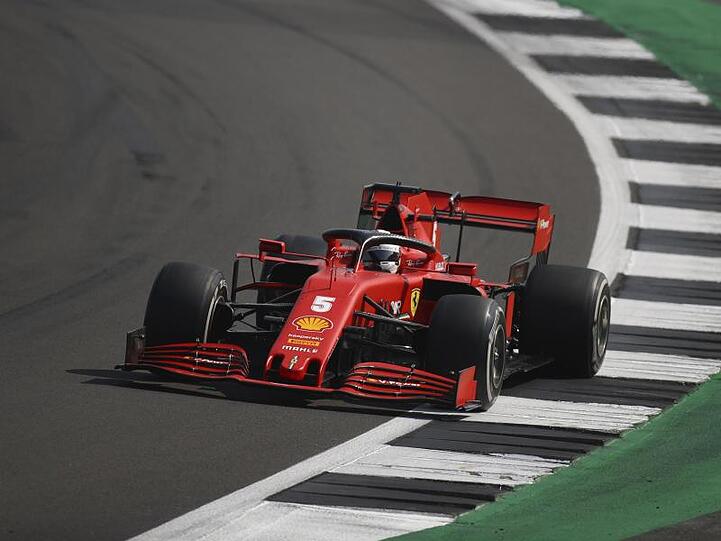 Fährt auch beim Jubiliäums-Grand-Prix mit seinem Ferrari nurmehr hinterher: : Sebastian Vettel.