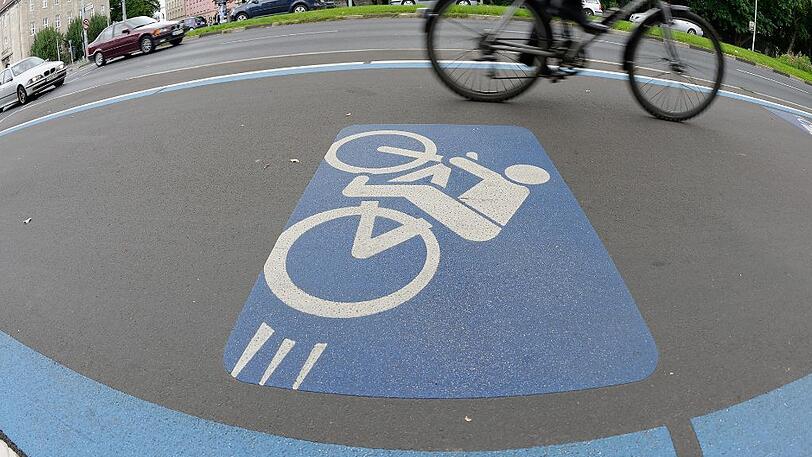 Fünf temporäre Fahrradwege sollen in München entstehen - zu Lasten der Autofahrer.