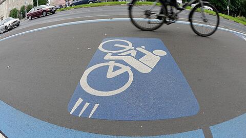 Fünf temporäre Fahrradwege sollen in München entstehen - zu Lasten der Autofahrer.