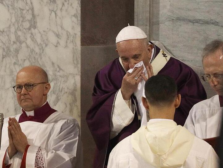 Papst Franziskus sagte eine Veranstaltung in Rom wegen "leichtem Unwohlsein" ab.