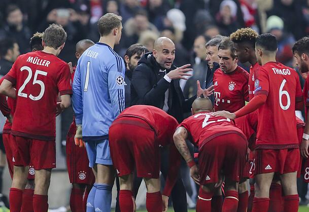 Guardiola-Ansprache vor der Verlängerung. Guardiola-Ansprache vor der Verlängerung.