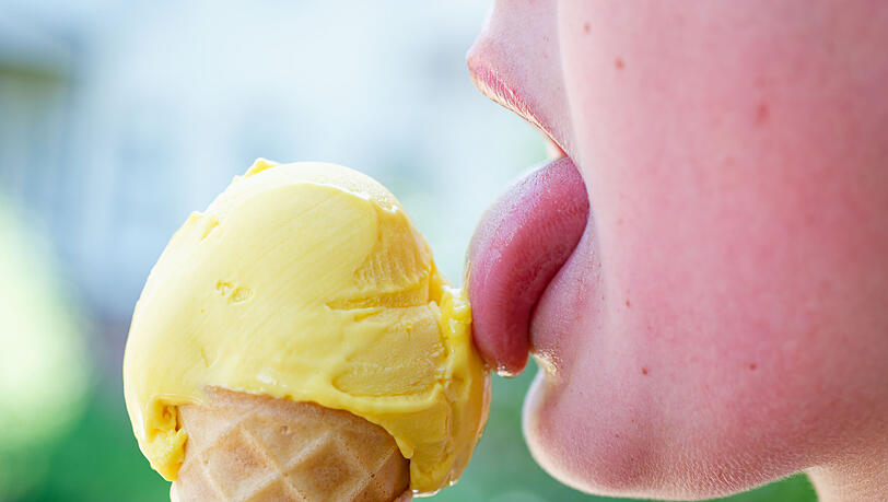 Ein Eis im Sommer gehört für viele Menschen einfach dazu. Ein Eis im Sommer gehört für viele Menschen einfach dazu.