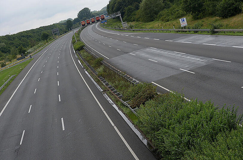 Die Autobahn A2 ist während der Bombenentschärfung in Langenhagen ohne Verkehr.