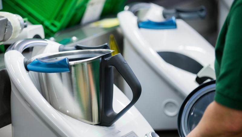 Blick in die Produktion des Thermomix von Vorwerk im Werk in Wuppertal. Blick in die Produktion des Thermomix von Vorwerk im Werk in Wuppertal.